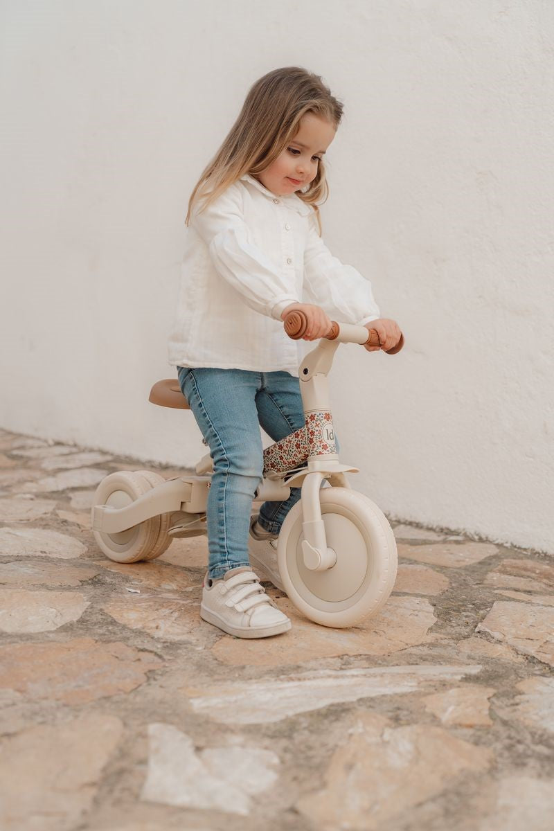 TRICICLO CON BARRA BLANCO FLORES