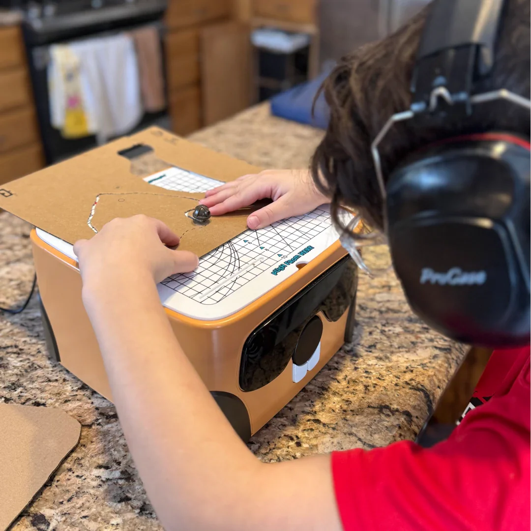 🦫 BeaverBot: La Primera Cortadora Segura para Pequeños Inventores